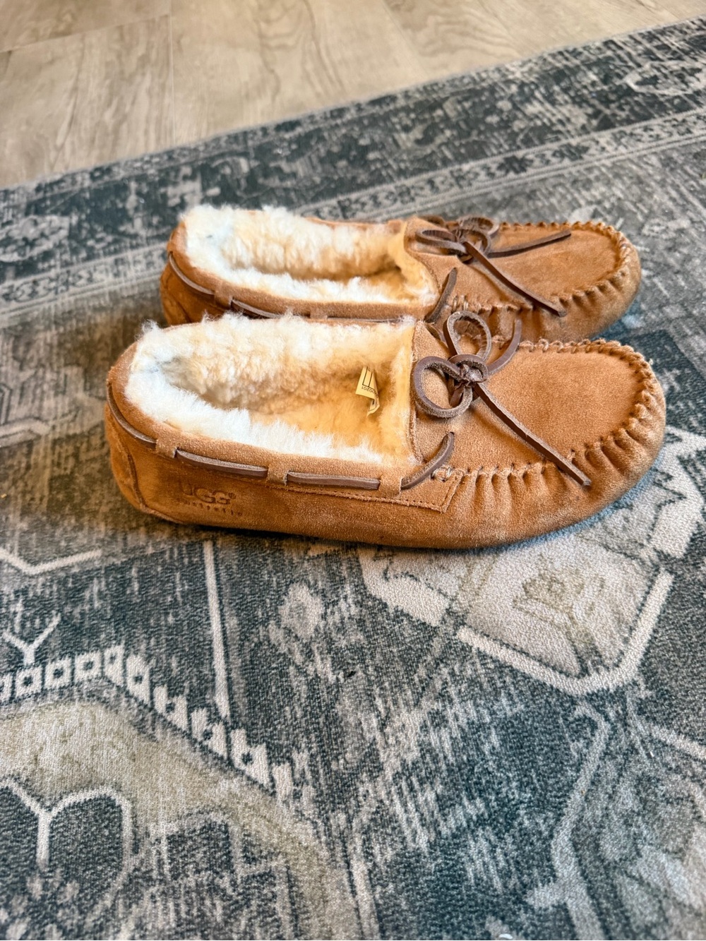 UGG Kids Chestnut Suede Shearling Moccasin Slippers size 4